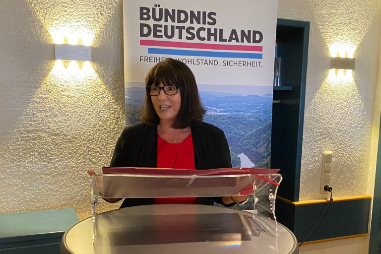 mitglieder1 (27) mitglieder1 (27)