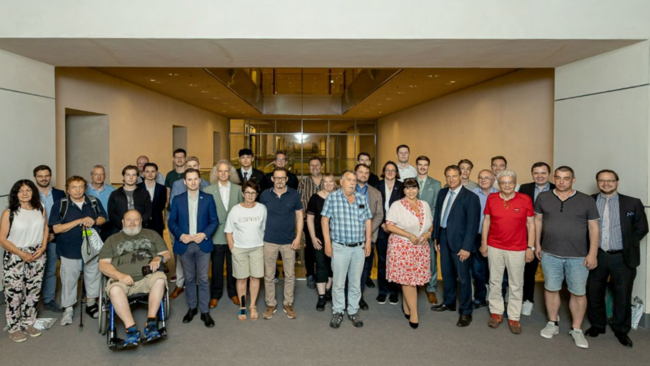 mitglieder1 (28) mitglieder1 (28)