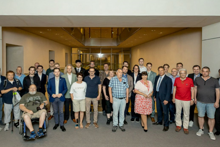 mitglieder1 (28) mitglieder1 (28)