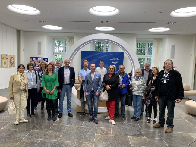 gruppenfoto landtagsbesuch juni 2025